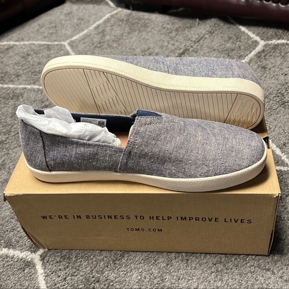 NEVER WORN Men’s Toms Avalon Round Toe Slip on